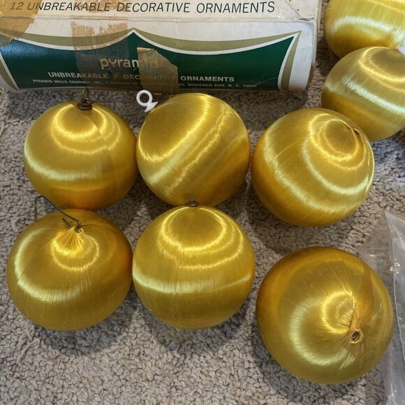 Vintage Pyramid Satin Sheen Christmas Ornaments Balls Gold Small Large Lot of 30 - Picture 6 of 11